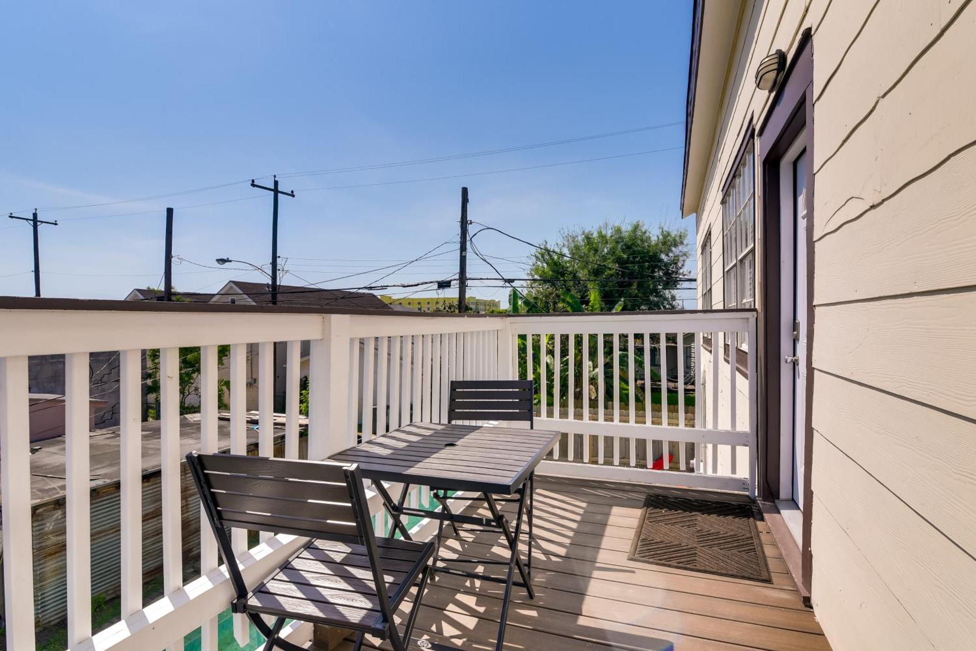 Beautiful Galveston Apt With Deck Less Than 3 Mi To Dtwn! ภายนอก รูปภาพ