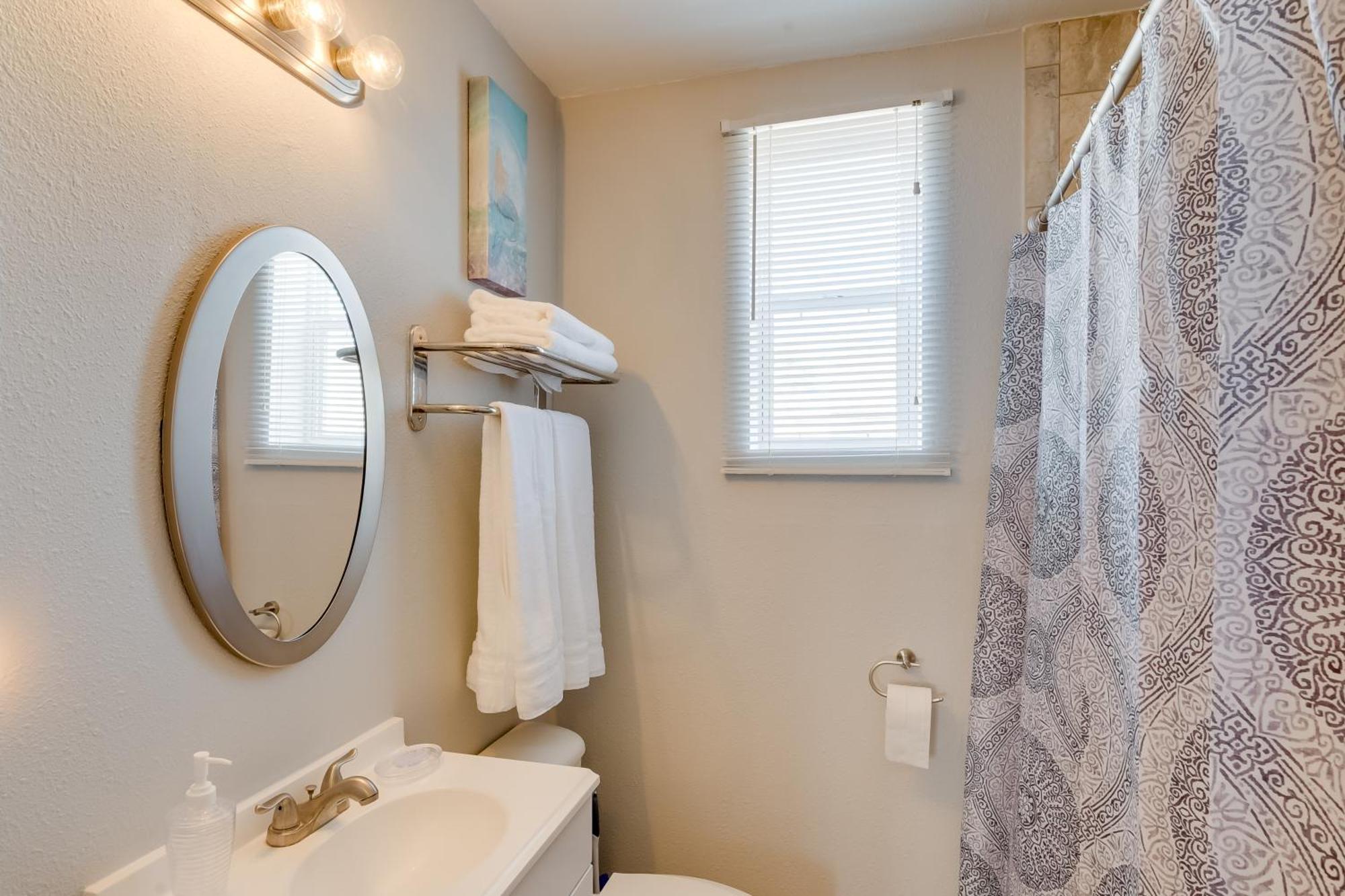Beautiful Galveston Apt With Deck Less Than 3 Mi To Dtwn! ภายนอก รูปภาพ
