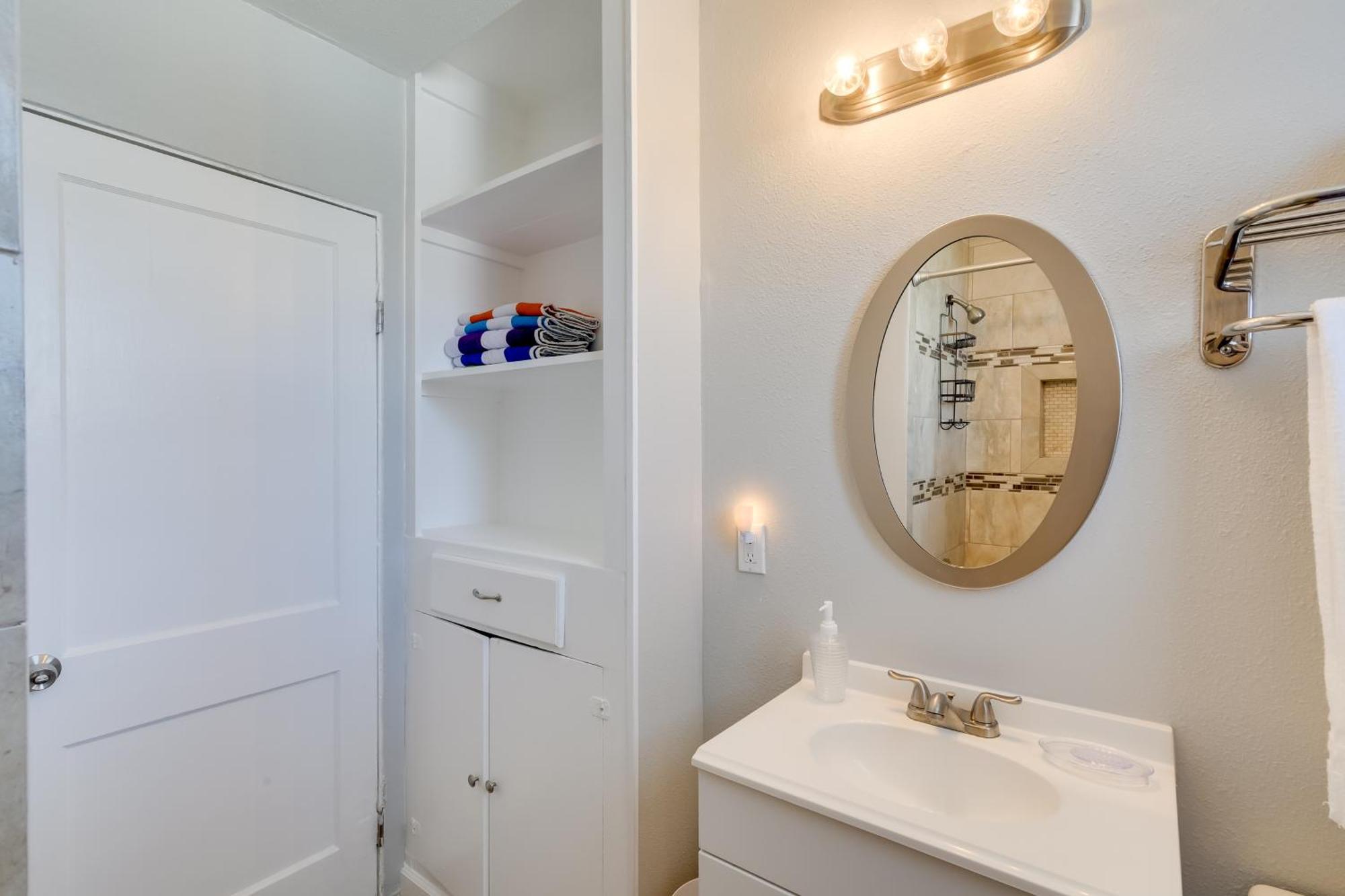 Beautiful Galveston Apt With Deck Less Than 3 Mi To Dtwn! ภายนอก รูปภาพ