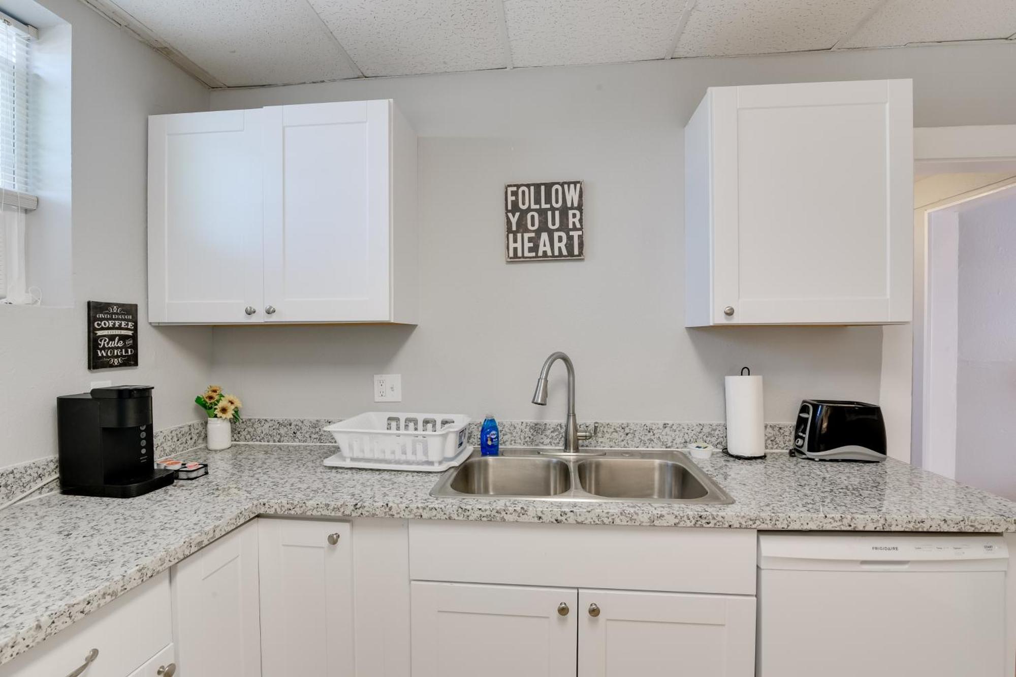 Beautiful Galveston Apt With Deck Less Than 3 Mi To Dtwn! ภายนอก รูปภาพ
